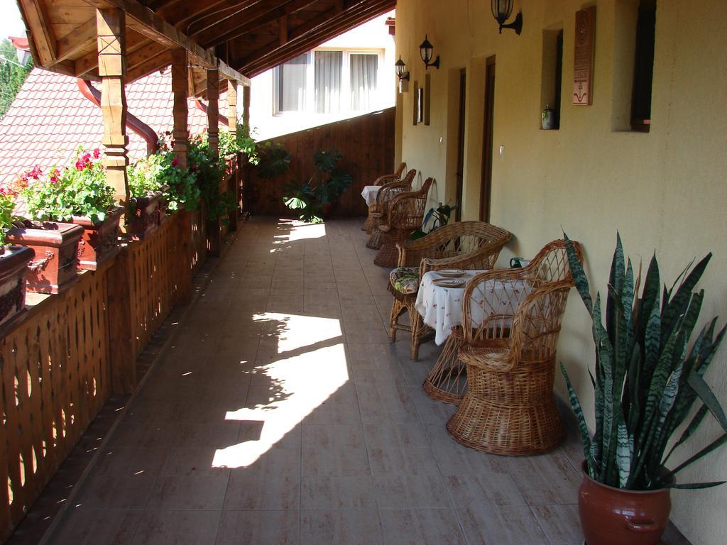 Pensiunea Casa Filoxenia Horezu Exterior foto